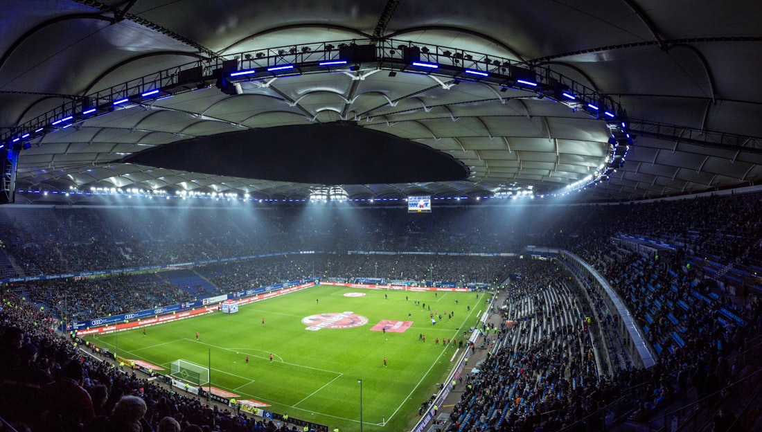 Stadion olahraga di malam hari